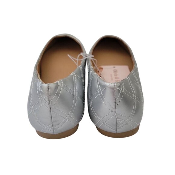 NWT Olivia & Kate Women's Silver Quilted Pointed Toe Ballet Flats Size 8 - Picture 3 of 10